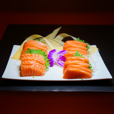 (D) Salmon Sashimi (16 Pieces)